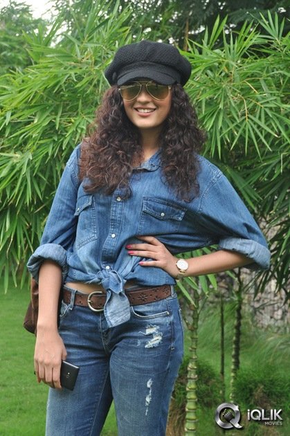 Seerat-Kapoor-at-Run-Raja-Run-Press-Meet